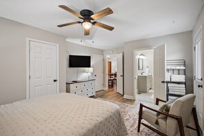 2 bedrooms, iron/ironing board, free WiFi, bed sheets - Cottage #1 - High Noon (Ridgeland)
