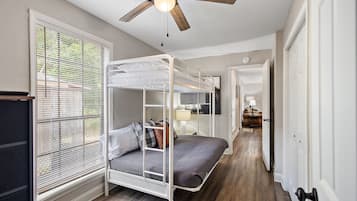 2 bedrooms, iron/ironing board, free WiFi, bed sheets