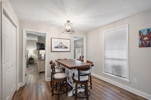 Dining - Cottage #1 - High Noon (Ridgeland)