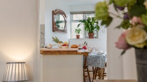 Dining - Bell Cottage - Period Cottage set in the heart of picturesque Village (Northallerton)