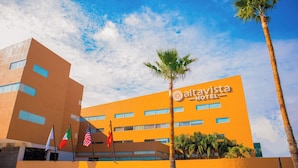 The Altavista Hotel building with a modern design, featuring multiple windows and a clear sky. - ALTAVISTA (Reynosa)