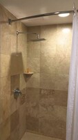 Standard Twin Room | Bathroom | Hair dryer, towels, soap, shampoo