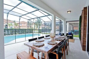 Dining - Spacious *6Br* Home with Pool, Jacuzzi, BBQ (Kissimmee)