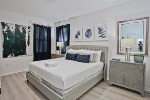 5 bedrooms, iron/ironing board, WiFi, bed sheets - Spacious *6Br* Home with Pool, Jacuzzi, BBQ (Kissimmee)