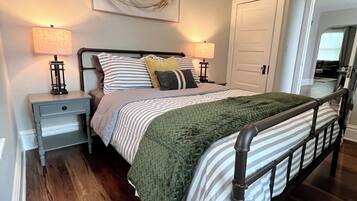 3 bedrooms, desk, iron/ironing board, free WiFi