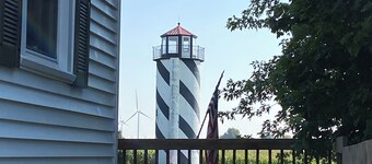 Cozy Farmhouse Retreat, Climb lighthouse, Acres to explore, Dogs ok, Amenities!