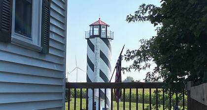 Cozy Farmhouse Retreat, Climb lighthouse, Acres to explore, Dogs ok, Amenities!