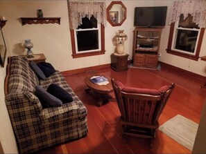 Smart TV, DVD player, table tennis, books