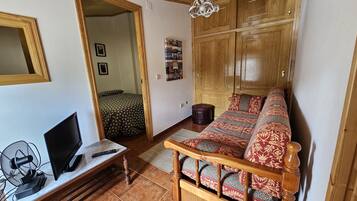 1 makuuhuone, silitysrauta/-lauta, internet, vuodevaatteet