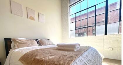 Luxury Loft w/Skylight - Heart of Scott’s Addition