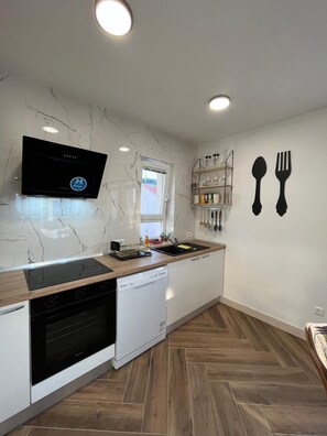 Private kitchen - New modern 3-bedroom apartment with AC in Supetar (Selca)