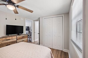 2 bedrooms, iron/ironing board, free WiFi, bed sheets