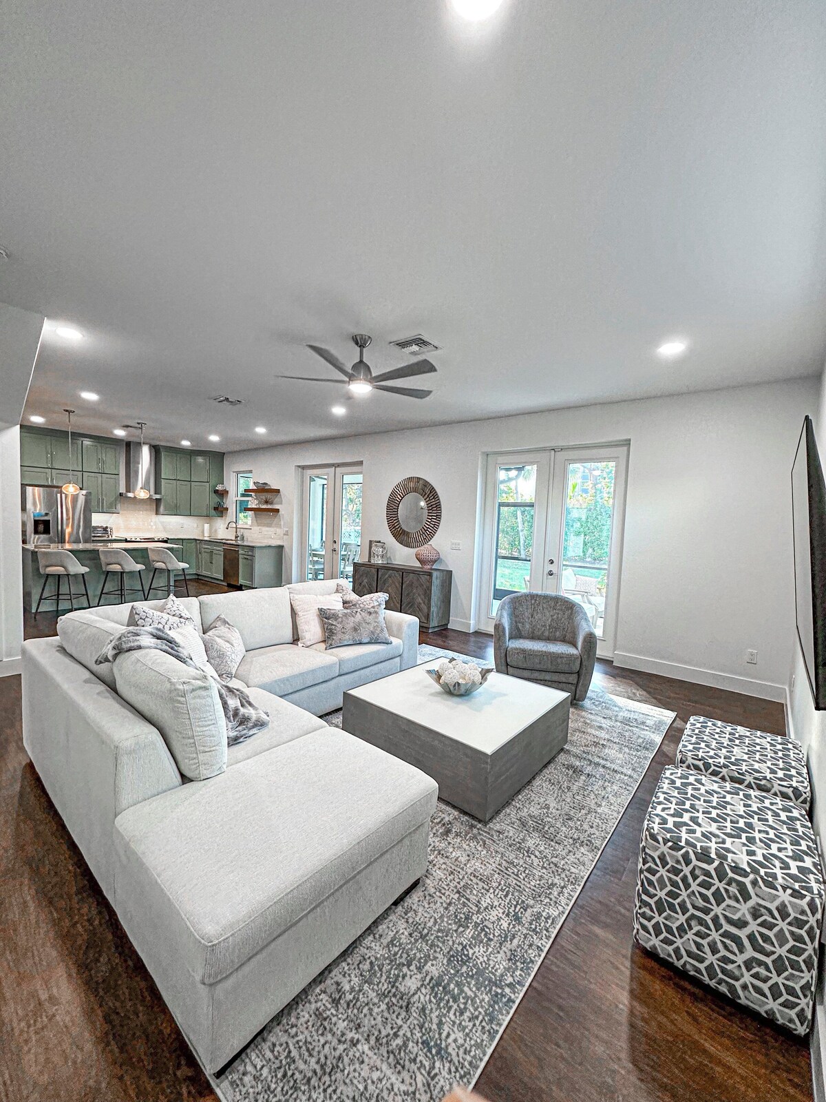 Photo 4 of Modern 5 Bed Home Near Downtown Naples/Beach!