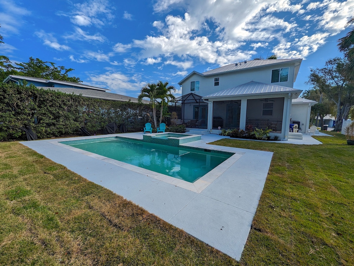 Photo 2 of Modern 5 Bed Home Near Downtown Naples/Beach!