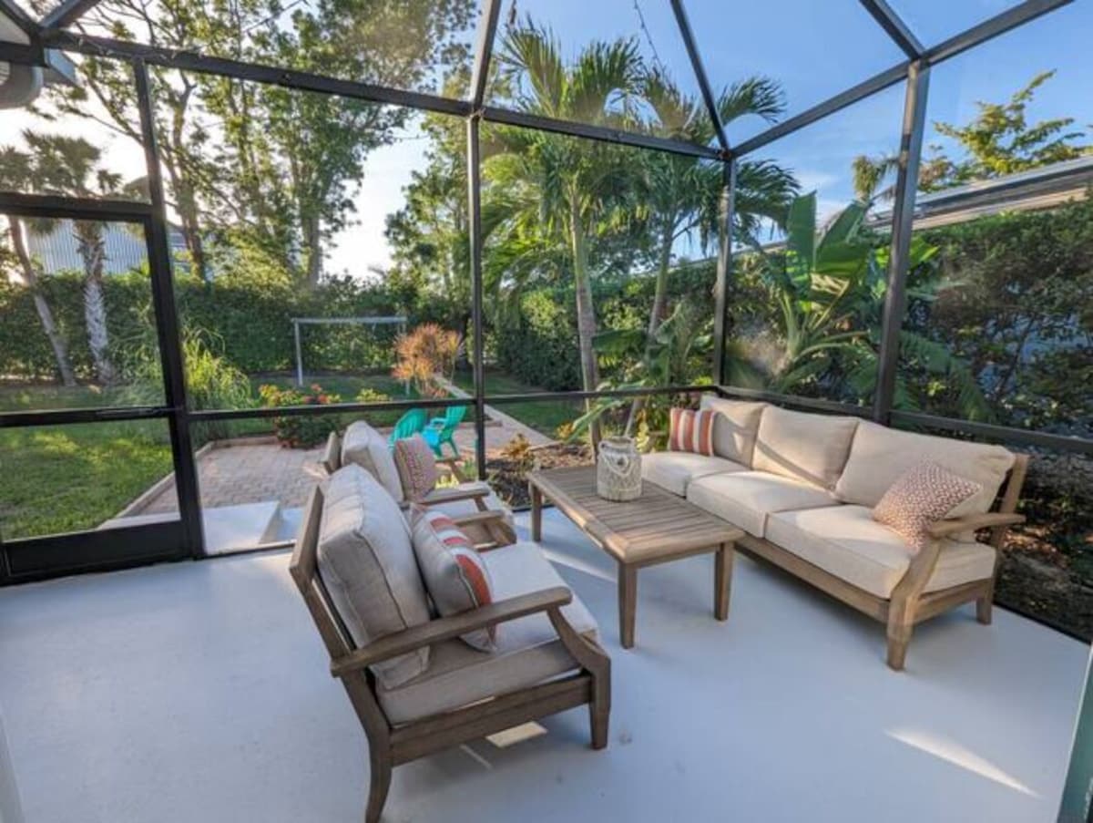 Photo 13 of Modern 5 Bed Home Near Downtown Naples/Beach!
