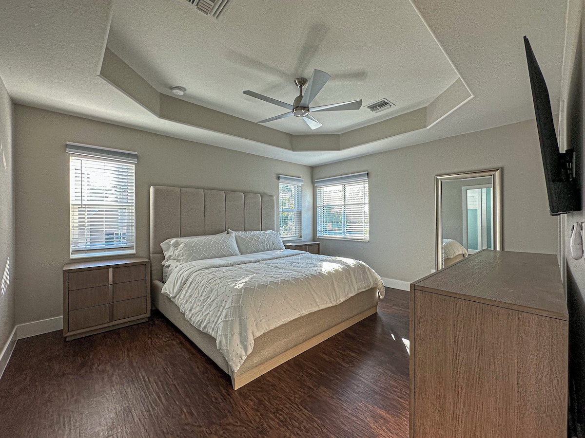 Photo 17 of Modern 5 Bed Home Near Downtown Naples/Beach!