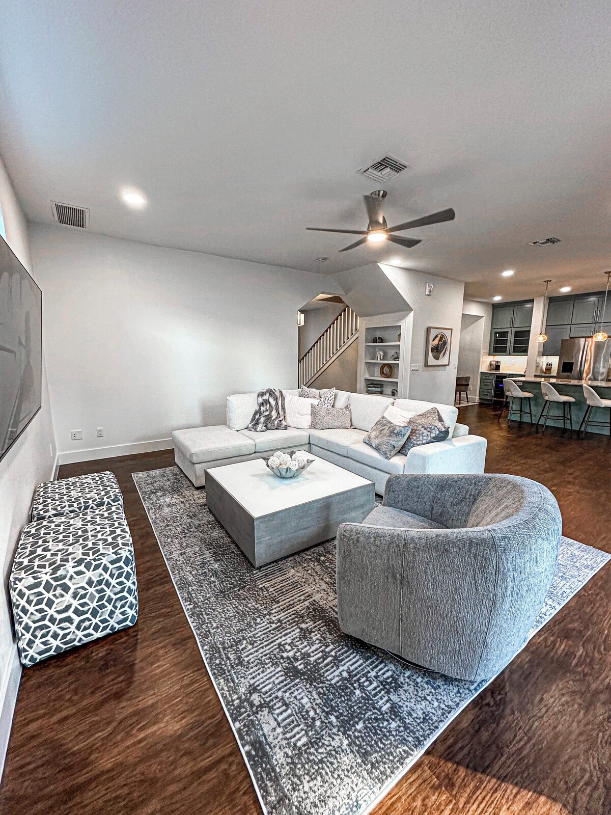 Photo 5 of Modern 5 Bed Home Near Downtown Naples/Beach!