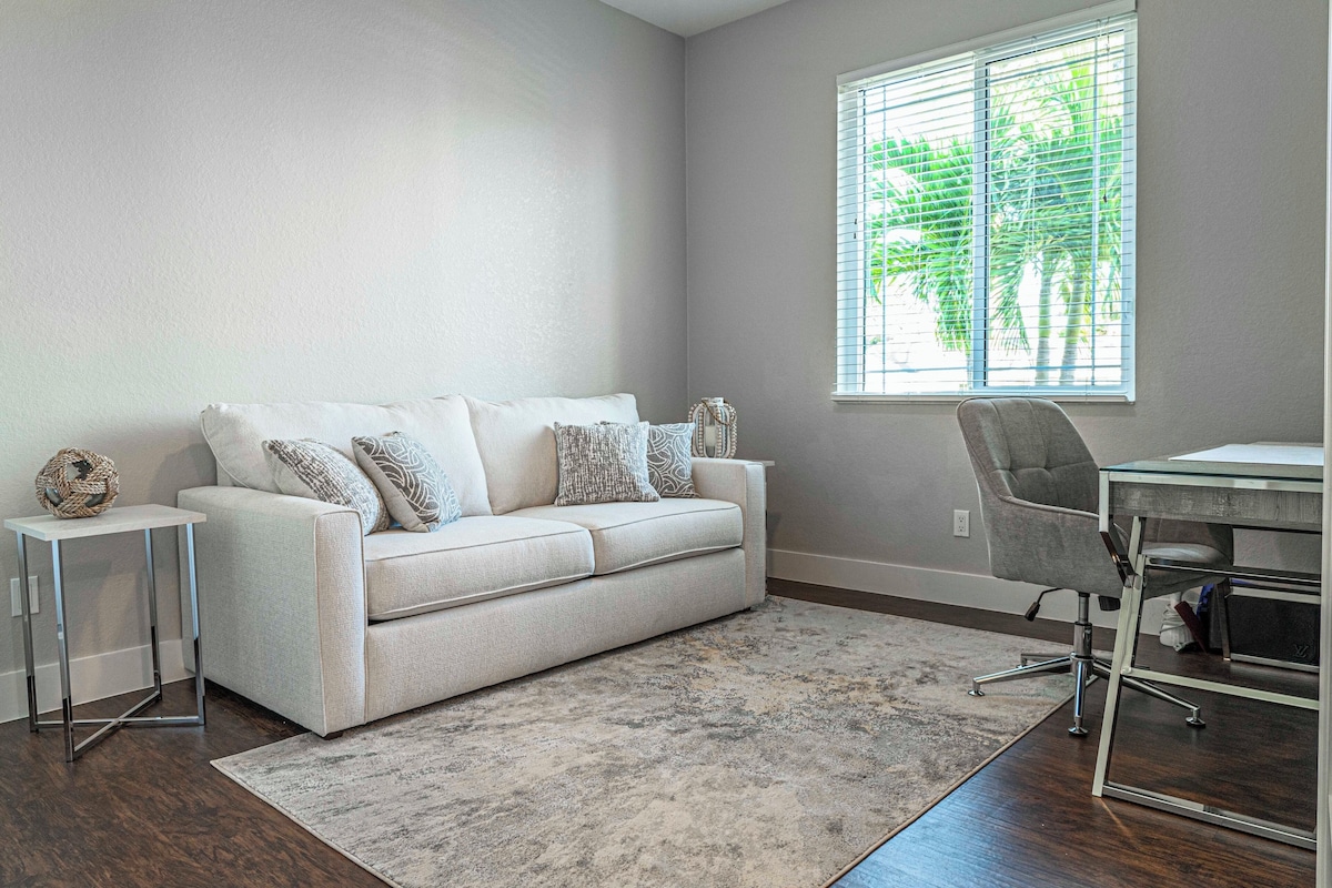 Photo 14 of Modern 5 Bed Home Near Downtown Naples/Beach!