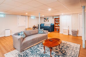 TV, peis og bordtennis