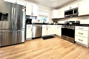 Fridge, microwave, oven, stovetop - Plays well with others! (Conway)