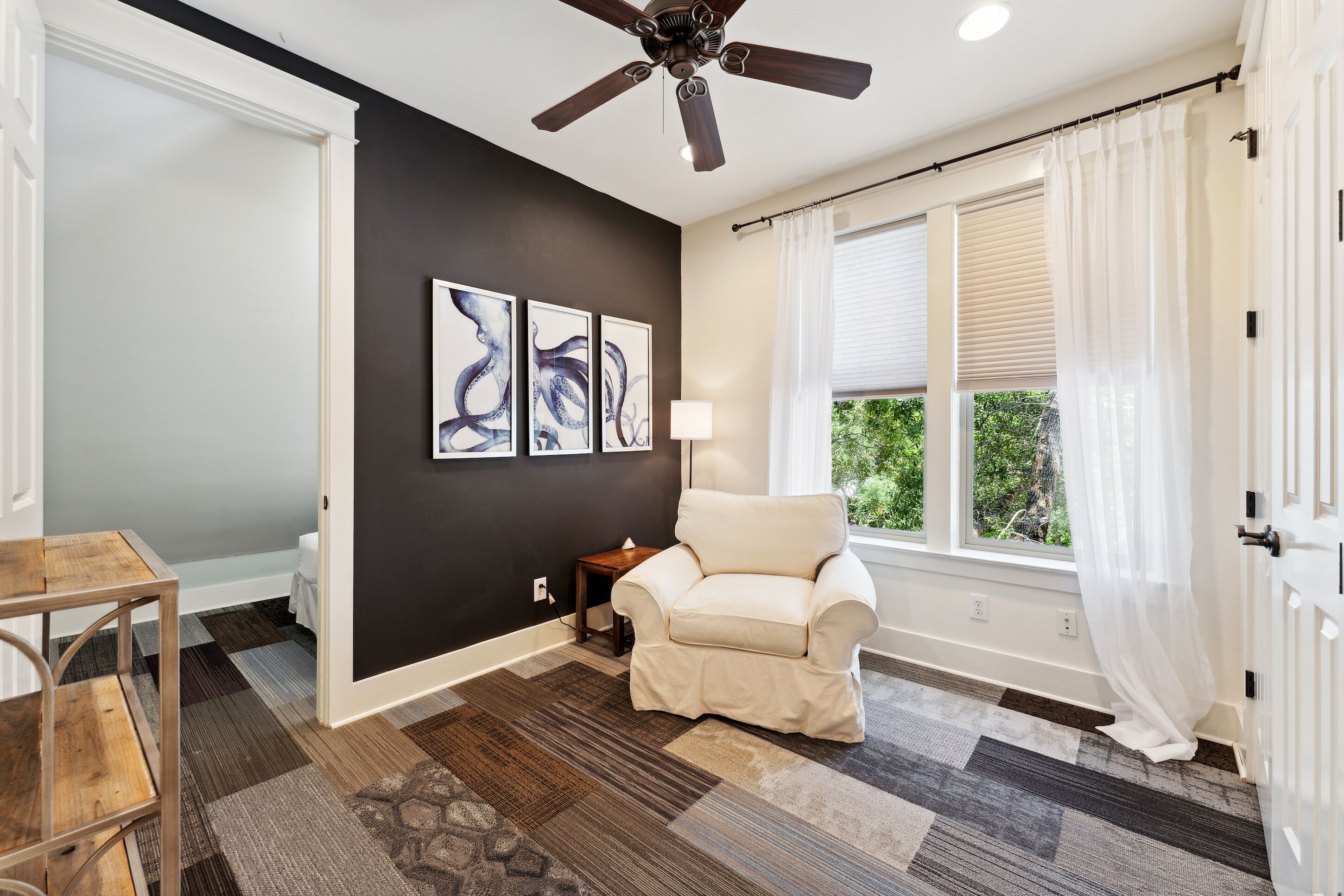 3 habitaciones y espacio para trabajar con laptop 