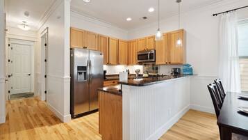 House | Private kitchen | Full-size fridge, microwave, oven, stovetop