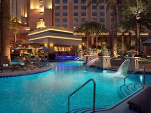 Pool - The Boulevard, a Hilton Grand Vacations Club - 1 Bedroom - EP (Las Vegas)