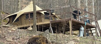 Private Yurt nestled in the heart of the country. Relaxation awaits you! 