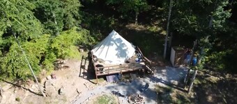 Private Yurt nestled in the heart of the country. Relaxation awaits you! 
