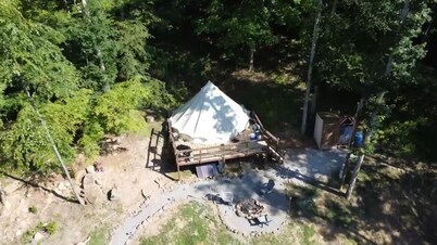 Private Yurt nestled in the heart of the country. Relaxation awaits you! 