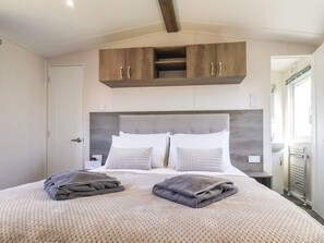 2 habitaciones, decoración personalizada y muebles diferentes 