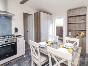 Oppvaskmaskin og kjøkkenutstyr