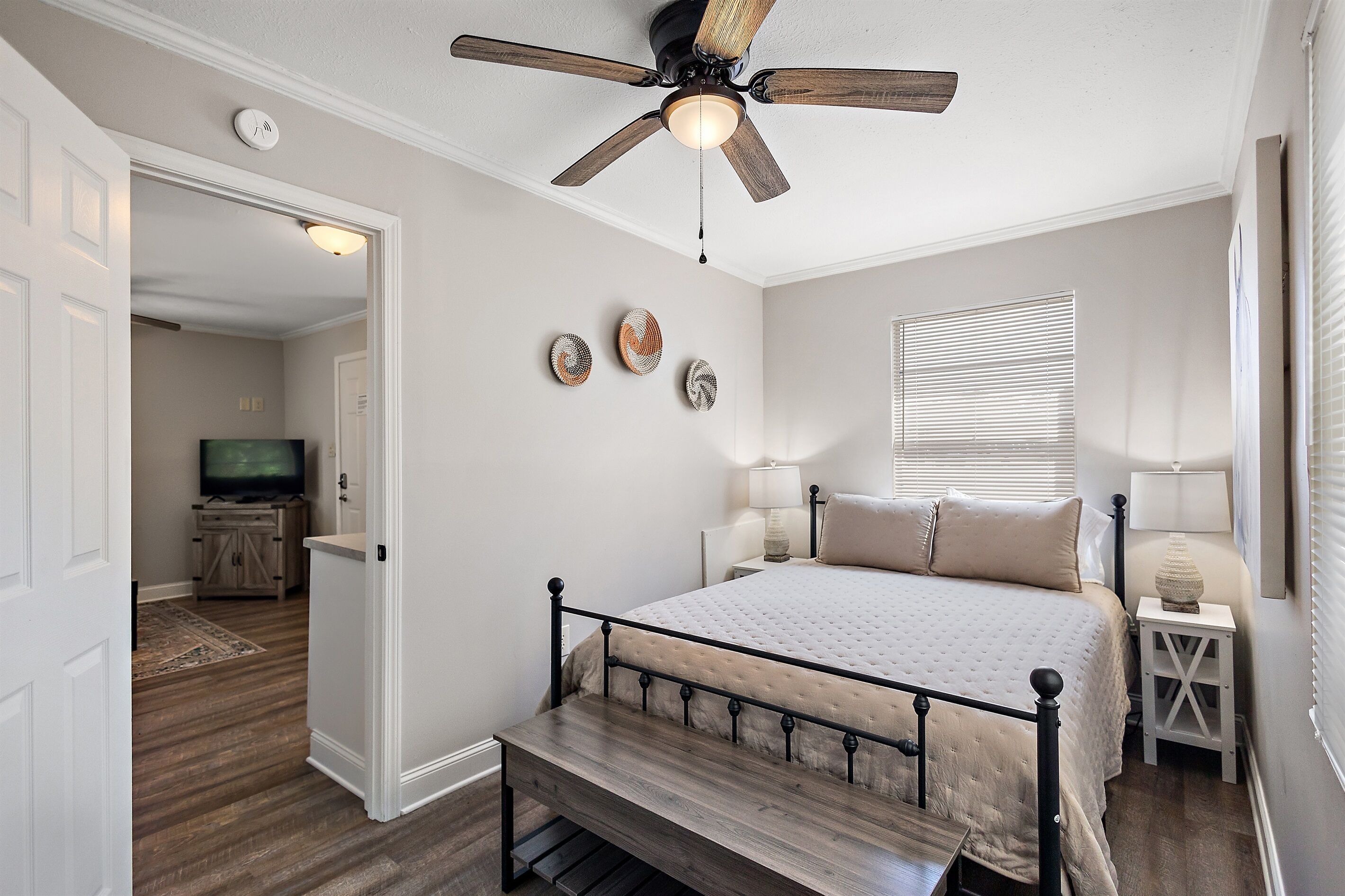 1 habitación, tabla de planchar con plancha, wifi y ropa de cama 