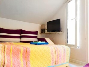 1 bedroom, WiFi - Charming Small Loft with Terrace - Top Centre (Varna)