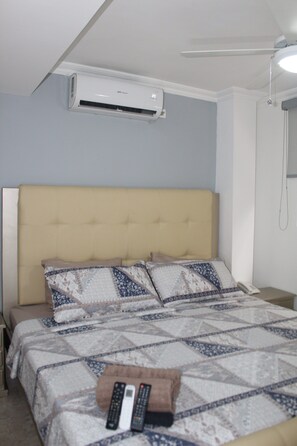 3 bedrooms, bed sheets - Guest Friendly 3 Bedroom Apartment Great Location (Cartagena de Indias)