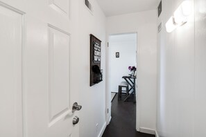 Interior - Dundee Hills Haven | King Suite, Sauna & Views (Dundee)