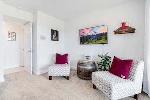 TV - Red Hills Haven | King Suite, Sauna & Views (Dundee)