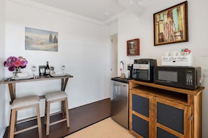 Interior - Red Hills Haven | King Suite, Sauna & Views (Dundee)