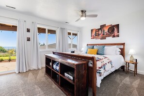 Travel crib, free WiFi, bed sheets