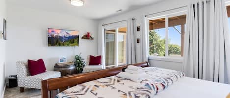 Travel cot, free WiFi, bed sheets