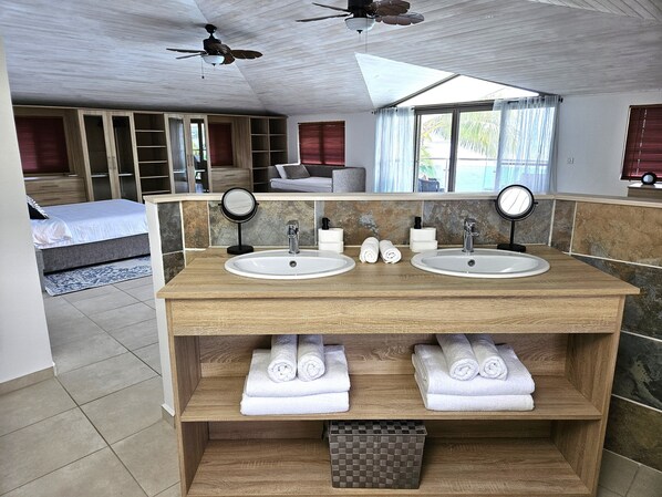 4 camere, ferro/asse da stiro, Wi-Fi, lenzuola