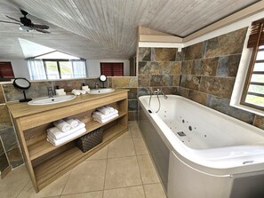 Asciugacapelli, asciugamani, carta igienica