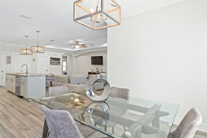 House | In-room dining