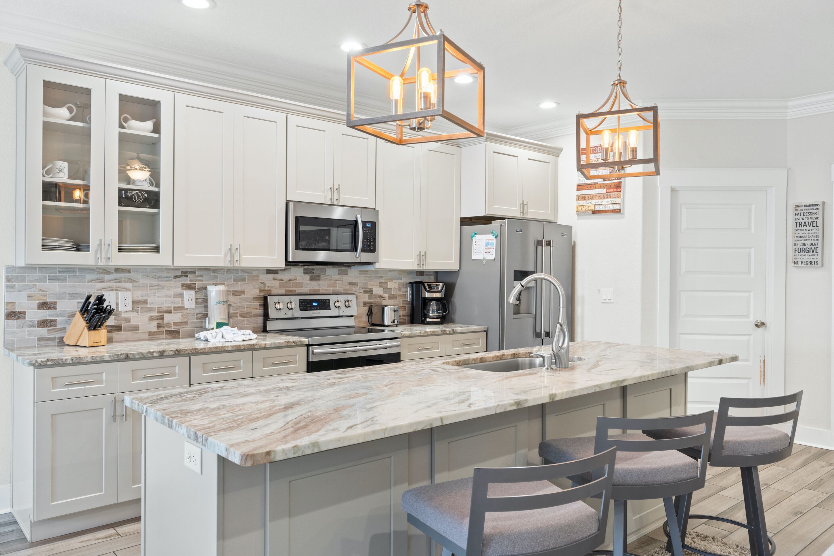 House | Private kitchen | Full-size fridge, microwave, oven, stovetop