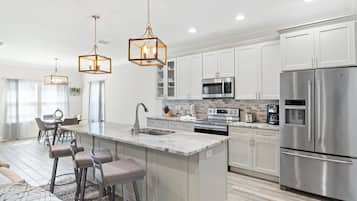 House | Private kitchen | Full-size fridge, microwave, oven, stovetop