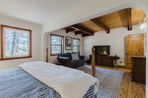 3 habitaciones, escritorio, tabla de planchar con plancha y wifi gratis 