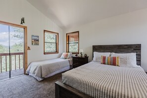 3 habitaciones, escritorio, tabla de planchar con plancha y wifi gratis 