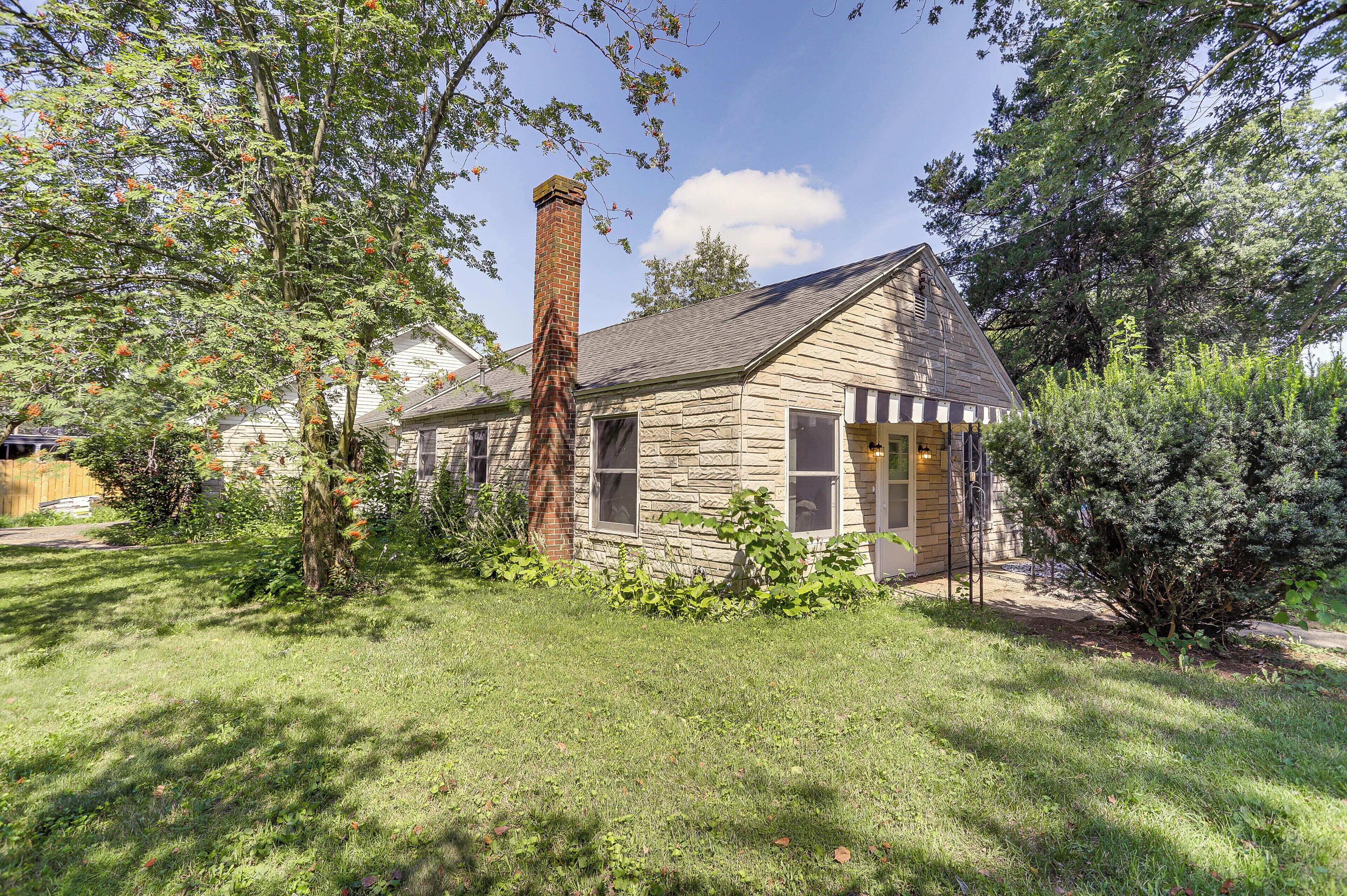 Quaint Grams Lake Cottage Duplex: Pets Welcome!