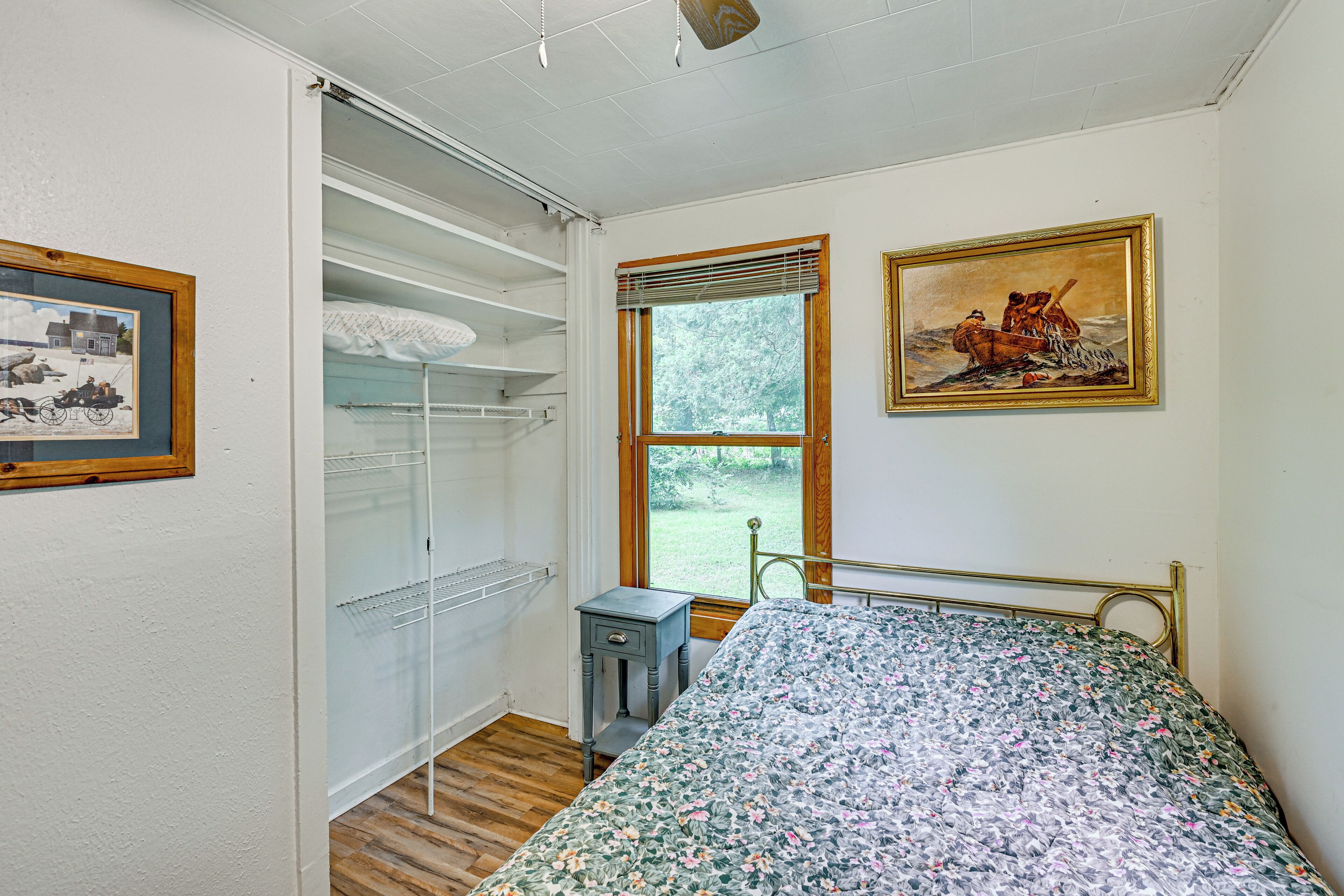 2 bedrooms, bed sheets