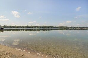 Beach nearby - Peaceful Grams Lake Stay Near Notre Dame (New Carlisle)